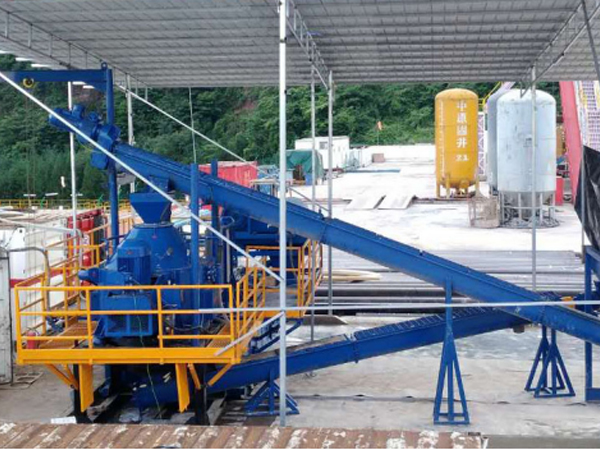Drilling mud waste treatment system